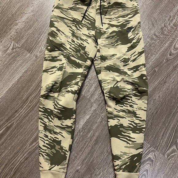 New Nike Sportswear Tech Fleece Printed Camo Joggers Pants Mens CU4497-342 NEW - Picture 9 of 11